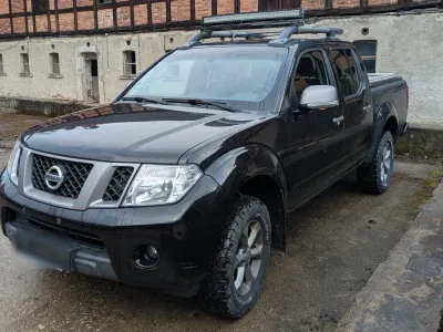 Käytetty Nissan Navara 190 HP (139 kW) 2013 Musta Nouto