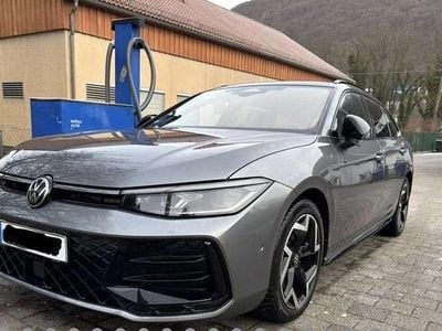 Second-hand VW Passat R-line 193 CP (141 kW) 2024 Gri Break