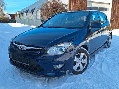 Gebraucht Hyundai i30 Comfort 109 PS (80 kW) 2011 Blau Kleinwagen
