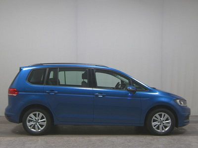 Second-hand VW Touran Comfortline 150 CP (110 kW) 2023 Albastru Monovolum