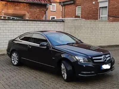 Używany Mercedes C180 156 KM (114 kW) 2012 Czarny Coupe