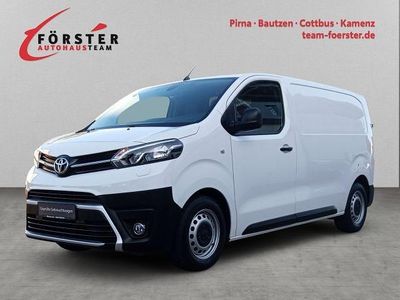 Schaumweiß Gebraucht 2022 Toyota Proace Van / Kleinbus | 21.790 € (Etwas zu teuer)