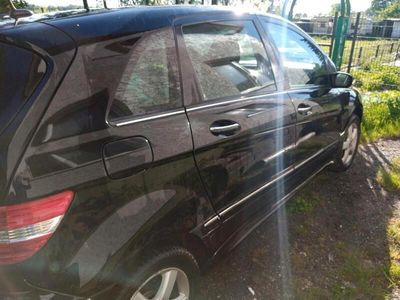 Mercedes B200
