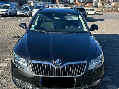 Gebraucht Skoda Superb Ambition 140 PS (102 kW) 2015 Schwarz Kombi