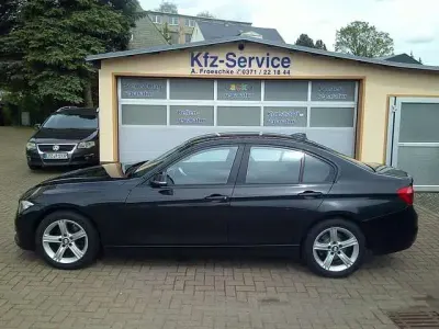 Gebraucht BMW 318 Advantage 150 PS (110 kW) 2016 Black sapphire metallic Limousine