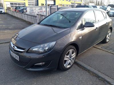 Grau Gebraucht 2015 Opel Astra Energy Limousine | 3.599 €