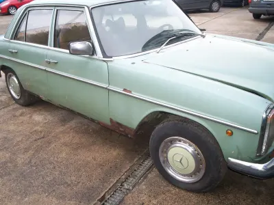 Gebraucht Mercedes 200 1975 Grün Limousine