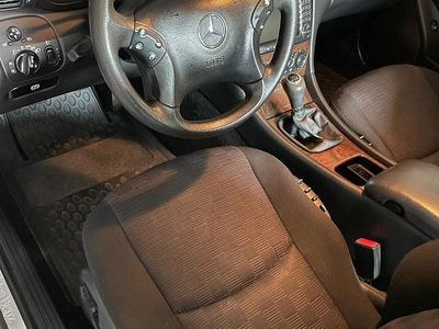 Gebraucht Mercedes C220 150 PS (110 kW) 2004 Silber Limousine
