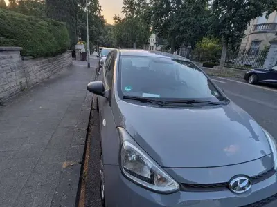 Gebraucht Hyundai i10 Edition+ 67 PS (49 kW) 2013 Grau Kleinwagen