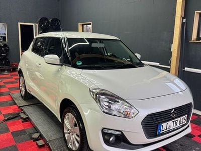 Gebraucht Suzuki Swift Comfort 90 PS (66 kW) 2017 Weiß Kleinwagen