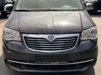 Gebraucht Lancia Voyager Platinum 163 PS (119 kW) 2013 Schwarz Van / Kleinbus