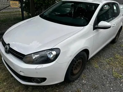 Gebraucht VW Golf VI 122 PS (89 kW) 2010 Weiß Kleinwagen