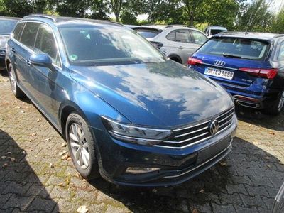Aquamarinblau metallic Gebraucht 2023 VW Passat Business Kombi | 20.988 € (Fairer Preis)