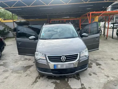 Gebraucht VW Touran 105 PS (77 kW) 2009 Braun Van / Kleinbus
