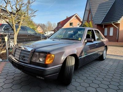 Braun Gebraucht 1991 Mercedes 260 Limousine | 17.000 €
