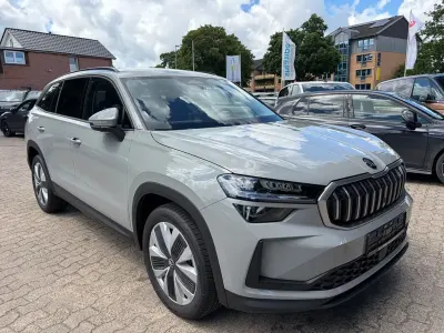 Neu Skoda Kodiaq Selection 150 PS (110 kW) 2025 Stahl grau SUV