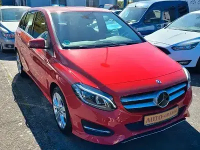 Gebraucht Mercedes B180 Style 122 PS (89 kW) 2018 Jupiterrot uni Van / Kleinbus
