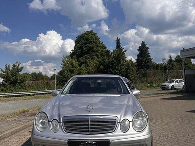 Gebraucht Mercedes E220 Classic 143 PS (105 kW) 2004 Silber Limousine