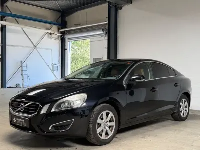 Gebraucht Volvo S60 Momentum 179 PS (131 kW) 2011 Black sapphire / metallic Limousine