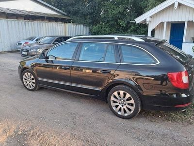 Second-hand Skoda Superb Elegance 140 CP (102 kW) 2011 Negru Break