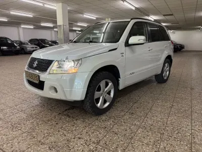 Gebraucht Suzuki Grand Vitara 129 PS (94 kW) 2011 Weiß SUV