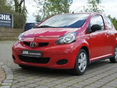 Gebraucht Toyota Aygo Basis 68 PS (50 kW) 2009 Rot Kleinwagen