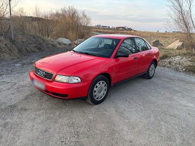 Używany Audi A4 125 KM (91 kW) 1995 Czerwony Sedan/Limuzyna