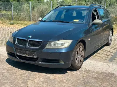 Gebraucht BMW 320 163 PS (119 kW) 2006 Blau Kombi