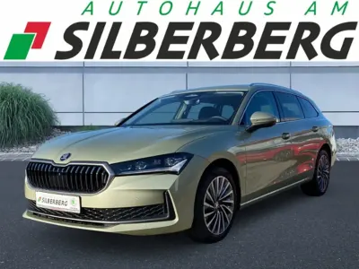 Gebraucht Skoda Superb LAURIN & KLEMENT 150 PS (110 kW) 2024 Ice teabeige metallic Kombi