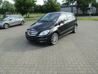 Gebraucht Mercedes B200 135 PS (99 kW) 2012 Schwarz Kleinwagen