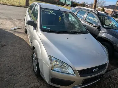 Gebraucht Ford Focus 100 PS (73 kW) 2005 Silber Limousine