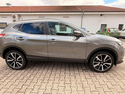 Gebraucht Nissan Qashqai 163 PS (119 kW) 2016 Grau SUV