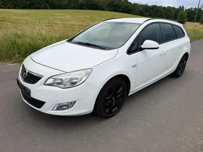 Gebraucht Opel Astra Sport 140 PS (102 kW) 2011 Weiß Kombi