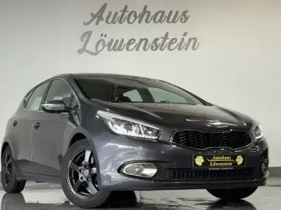 Gebraucht Kia Ceed Spirit 135 PS (99 kW) 2013 Grau Kleinwagen