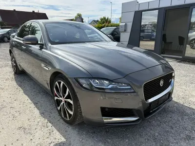 Käytetty Jaguar XF R-Sport 300 HP (220 kW) 2016 Harmaa Sedan