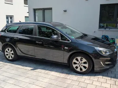 Gebraucht Opel Astra Eco 131 PS (96 kW) 2013 Schwarz Kombi