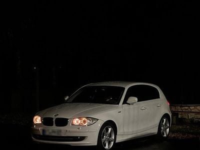 Gebraucht BMW 116 116 PS (85 kW) 2011 Weiß Kleinwagen