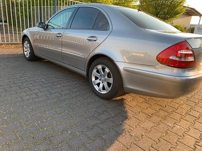 Usata Mercedes E320 224 CV (164 kW) 2005 Beige Berlina