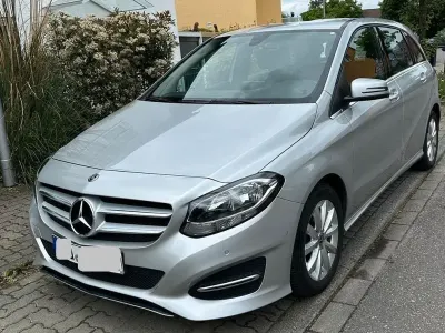 Gebraucht Mercedes B180 Style 122 PS (89 kW) 2018 Silber Kleinwagen