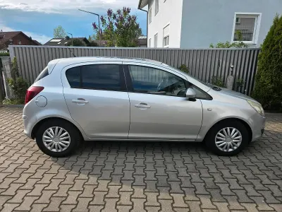 Gebraucht Opel Corsa 90 PS (66 kW) 2009 Silber Kleinwagen