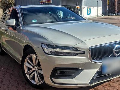 Gebraucht Volvo V60 Momentum 190 PS (139 kW) 2018 Grau Kombi