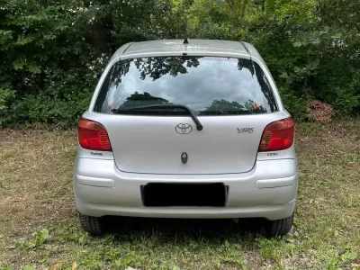 Gebraucht Toyota Yaris 65 PS (47 kW) 2005 Silber Kleinwagen