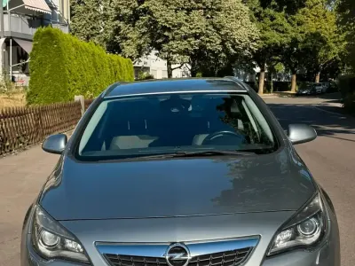 Gebraucht Opel Astra 165 PS (121 kW) 2012 Grau Kombi