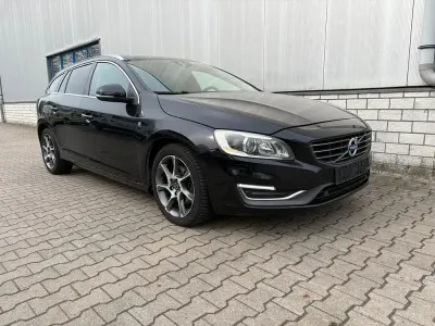 Używany Volvo V60 Ocean Race 181 KM (133 kW) 2015 Czarny Kombi