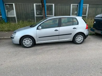 Gebraucht VW Golf V 85 PS (62 kW) 2004 Grau Kleinwagen