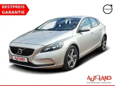 Gebraucht Volvo V40 Kinetic 122 PS (89 kW) 2017 Silber Limousine