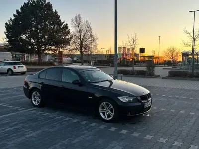 Gebraucht BMW 320 170 PS (125 kW) 2008 Schwarz Limousine