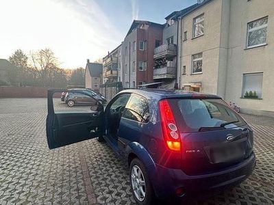 Second-hand Ford Fiesta 85 CP (62 kW) 2007 Albastru Hatchback