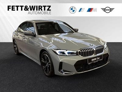 Black sapphire metallic Neu 2026 BMW 320 M Sport Limousine | 51.790 € (Guter Preis)