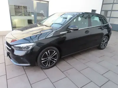 Gebraucht Mercedes B250 163 PS (119 kW) 2023 Schwarz Kleinwagen